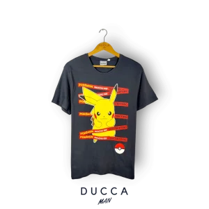 Camiseta Pikachu Red Tag