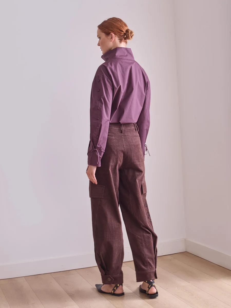 Pantalón de pana bordado marrón - Imagen 4